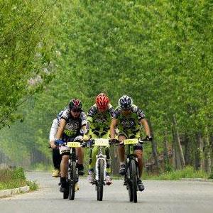 迷上刮刮乐的年轻人试图开启“命运盲盒”：A股彩票龙头押注算力